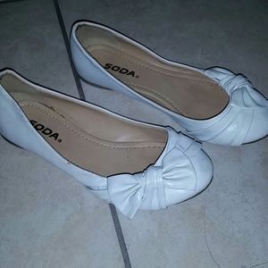 2 for 10 Used white bow flats