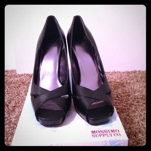 Black mossimo peep toe heels