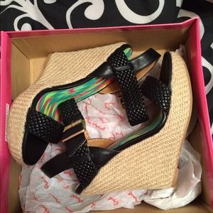 Black strap wedge sz 5 1/2