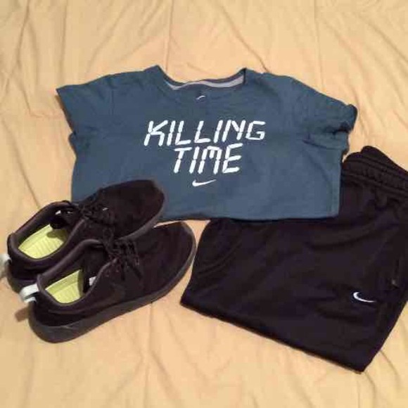 NWOT Nike TShirt - Picture 2 of 3