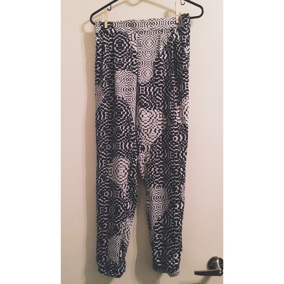 🔳TOPSHOP B+W GRAPHIC PANT🔳