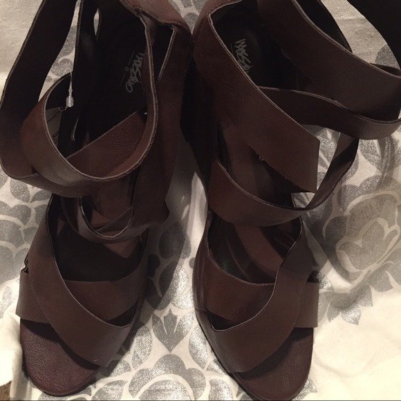 NWT strappy covered wedge heel - Picture 2 of 3