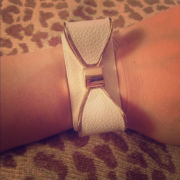 Bow Bracelet