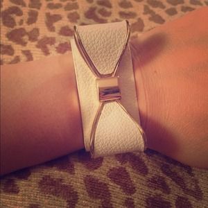 Bow Bracelet