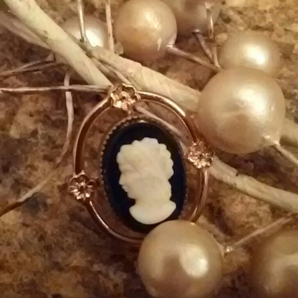 Small ,cute,vintage style brochure - Picture 2 of 4