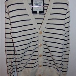 Men's but runs very small! More like a women's S/M