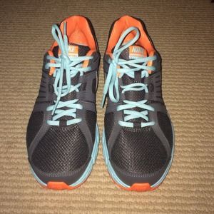 Nike tennis shoes never been worn!