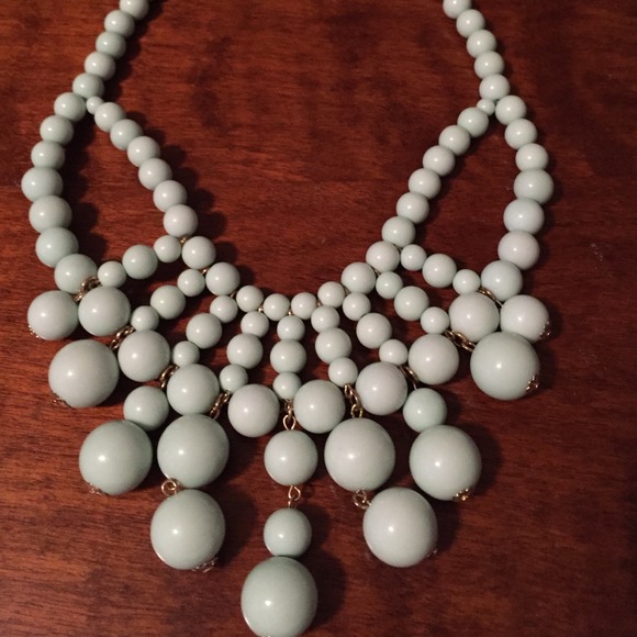 Light mint statement necklace. Never worn. - Picture 2 of 2