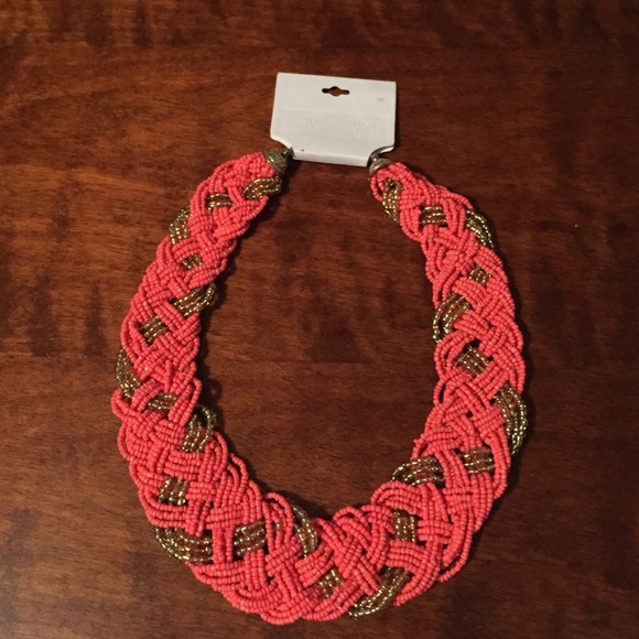 Beautiful statement necklace. New with tags.