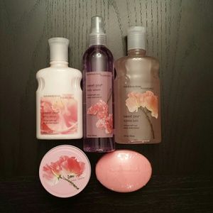 Bath and Body Works Sweet Pea gift set