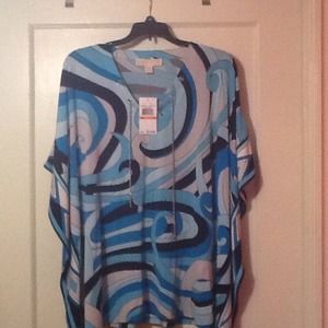 MOVING SALE!!😃. MK turquoise pattern funky top!!