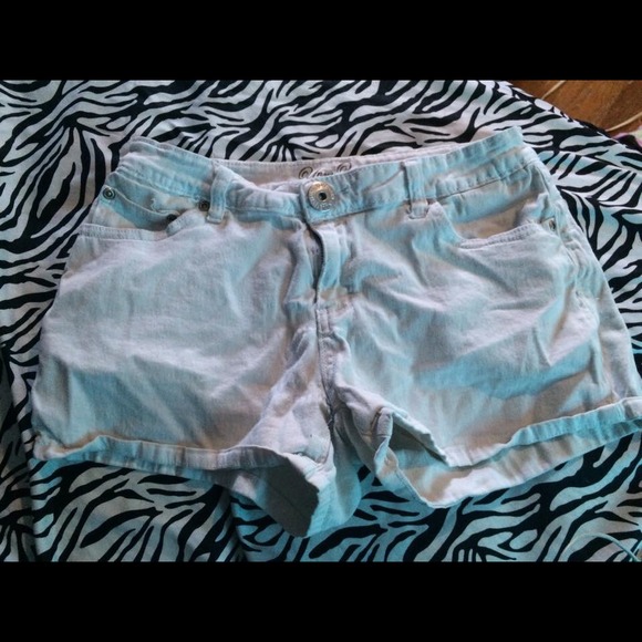 White shorts (9's) - Picture 1 of 1