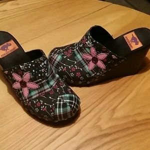 Very very adorable Rocket dog shoes