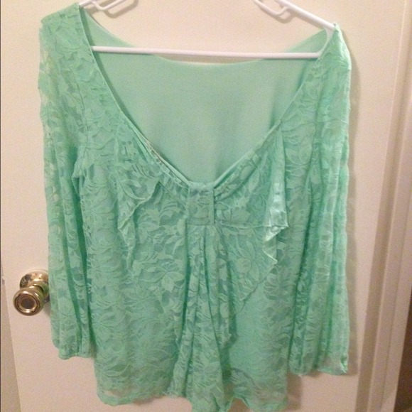 Bow back shirt 🎀 - Picture 1 of 2