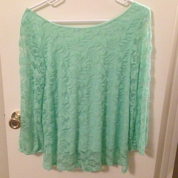 Bow back shirt 🎀 - Picture 2 of 2