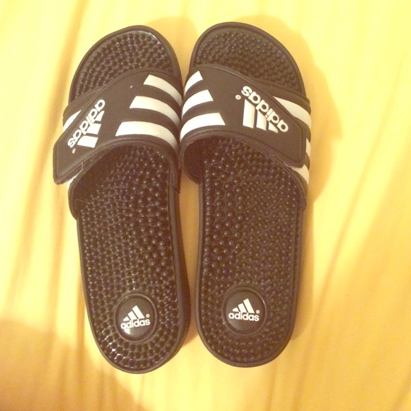 Adidas sliders size women's 7 men's 5