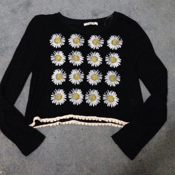 Daisy Print Cropped Shirt - Tillys