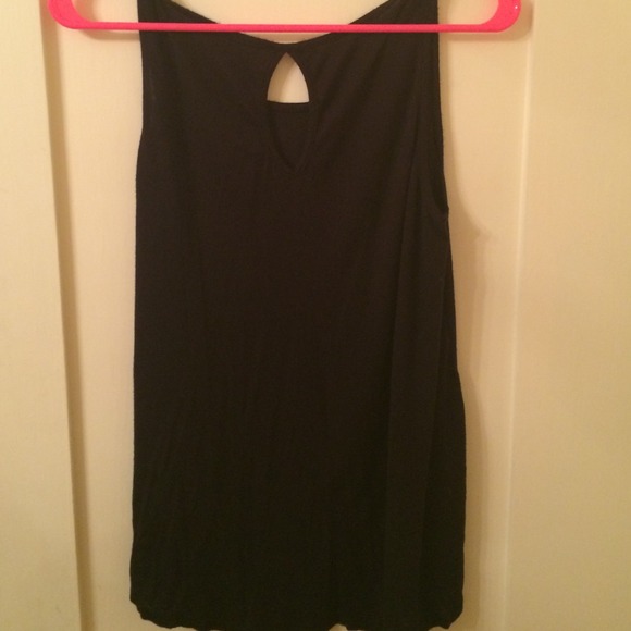 Gorgeous flowey black tank - Picture 3 of 3