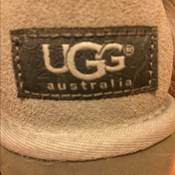 UGG Grey Cuff Sheepskin Grey Boot - Picture 3 of 3