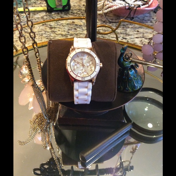 ‼ ᔕᗩᒪE ‼️⌚️Relic Watch ⌚️ - Picture 2 of 3