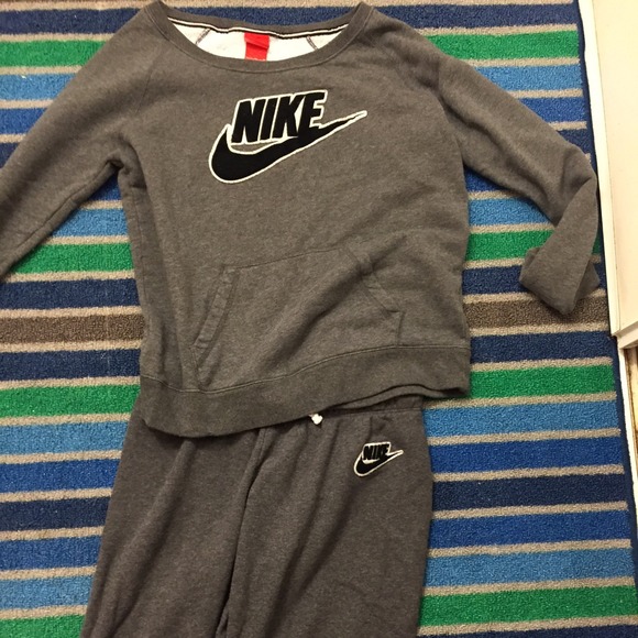 Nike Outerwear - Nike sweat outfit