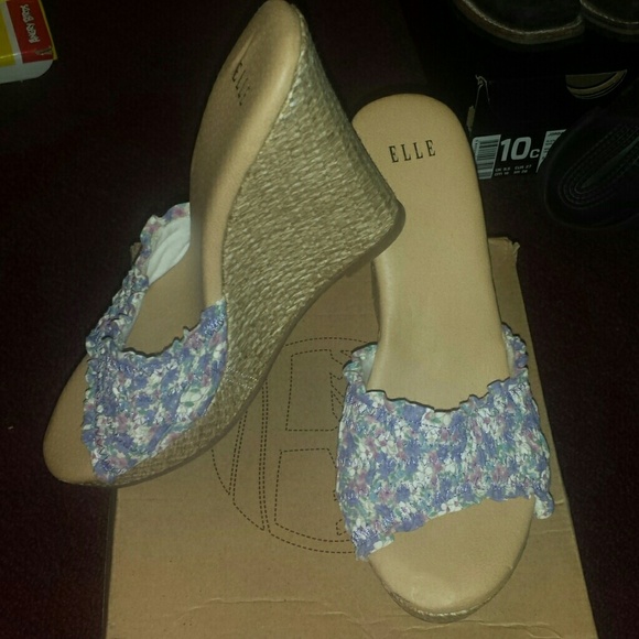 Floral wedges!