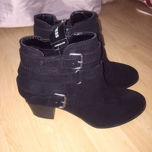 Express Size 8 Ankle Heel Boots