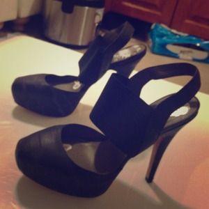 Vince Camuto green and black heels