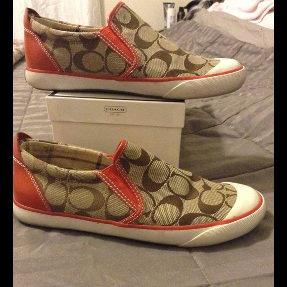 COACH TENNIS SHOES Size 7 sill in box.