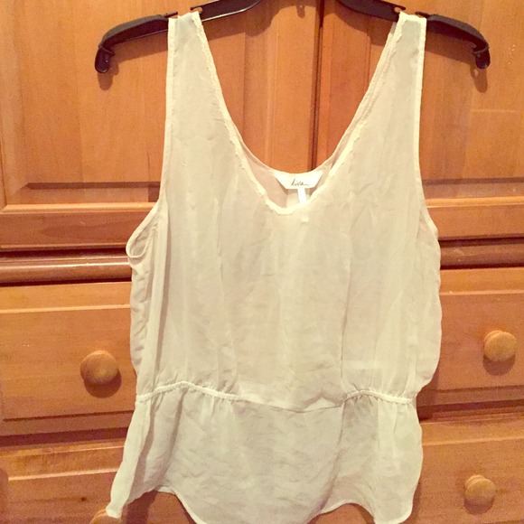 Gorgeous Sheer Top! Perfect For Summer Days 💕