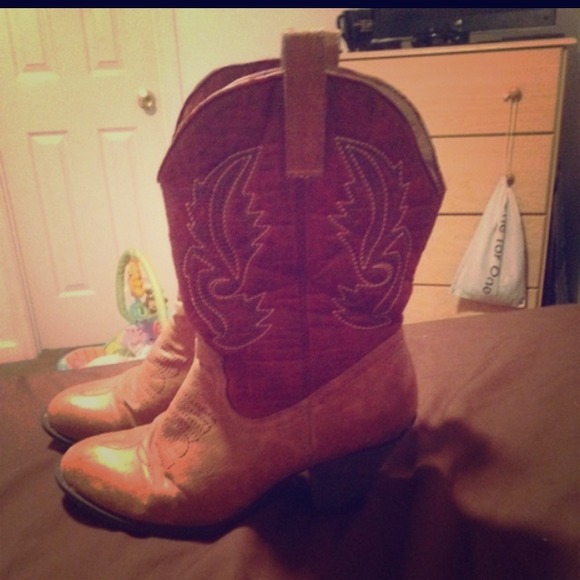 Coconut boots size 8