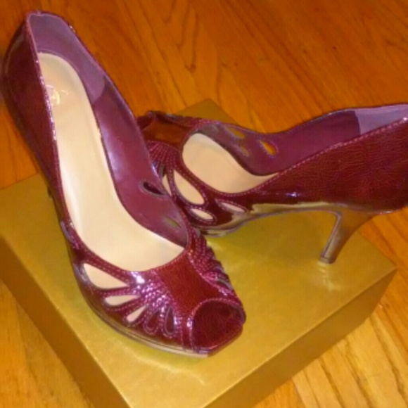 (New) Simply darling red peep toe pump