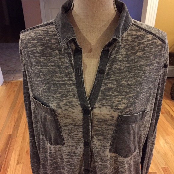 Grey long sleeve button down transparent - Picture 3 of 4