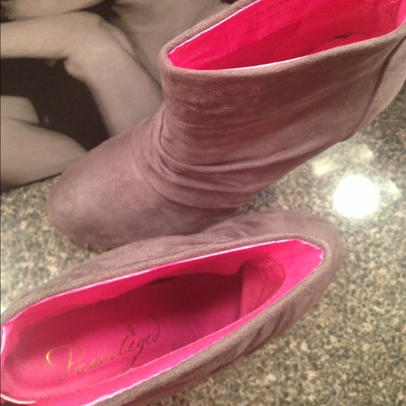 🚫🚫sold🚫🚫Booties🎀🎀 - Picture 2 of 3