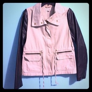 Trendy Utility Jacket w/ Leather Sleeves 💕