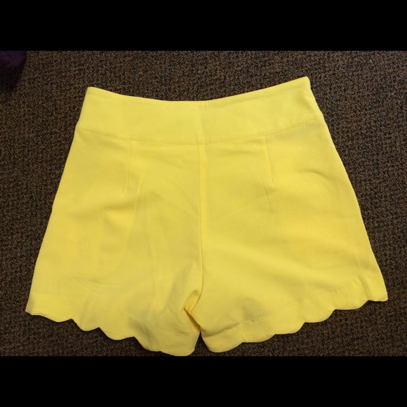High Waisted Scalloped Shorts - Picture 3 of 4