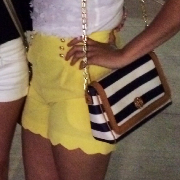 High Waisted Scalloped Shorts - Picture 4 of 4