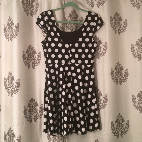 Black and White Polka Dotted Flare Dress - Picture 2 of 2