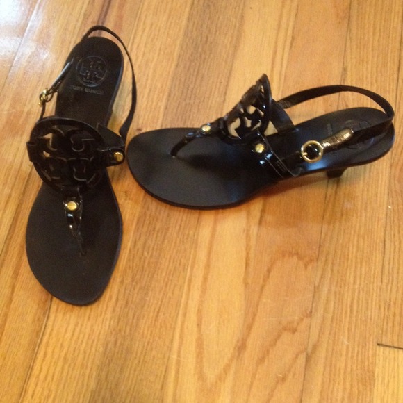 🚫SOLD🚫 Tory Burch Black T-Strap Sandals - Picture 2 of 4