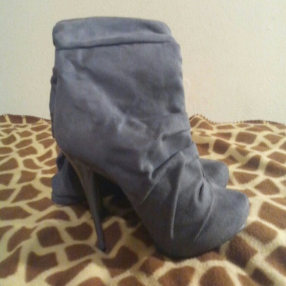 High heel boots - Picture 1 of 3