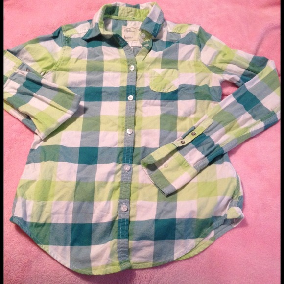American Eagle Button Down shirt