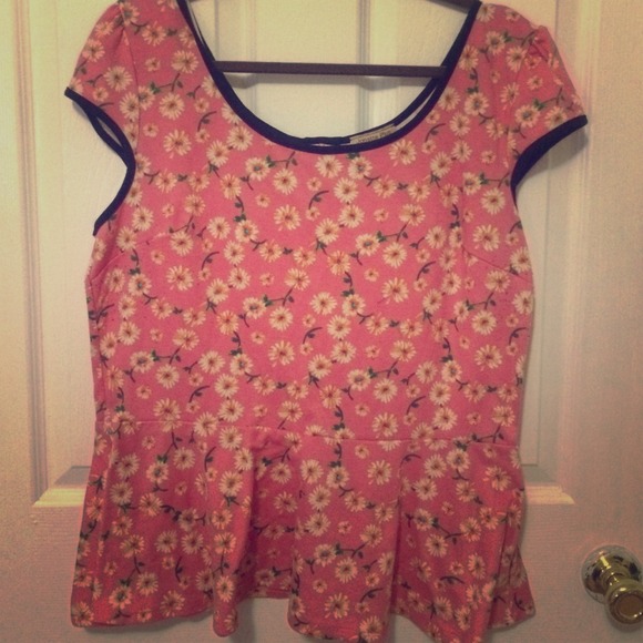 🚫SOLD🚫Cute flower print peplum top🌸❤️
