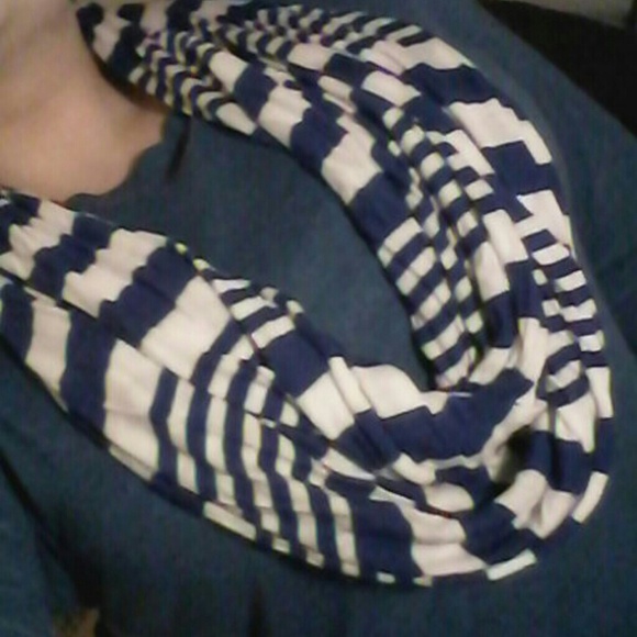 Scarves - Picture 1 of 3