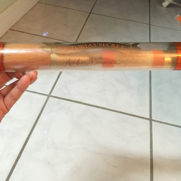 1 shimmering powder brush - Picture 2 of 4