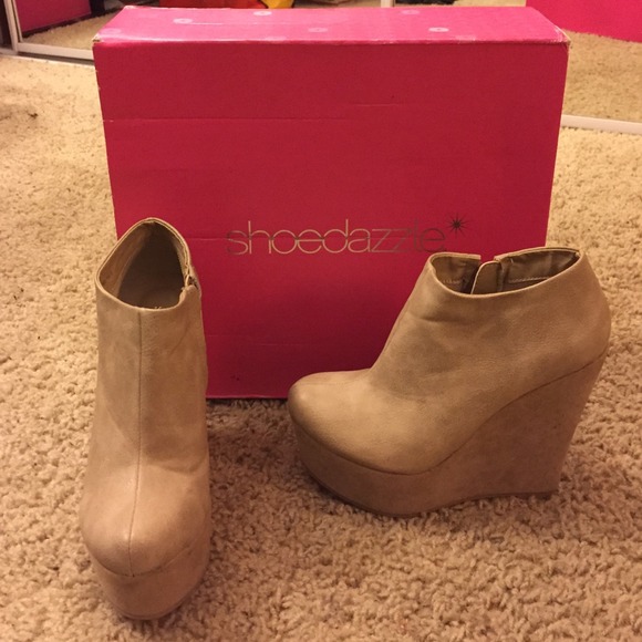 ❤️Beige/light Tan Wedge Bootie❤️