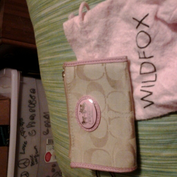 On hold Coach c.c holder with key chain