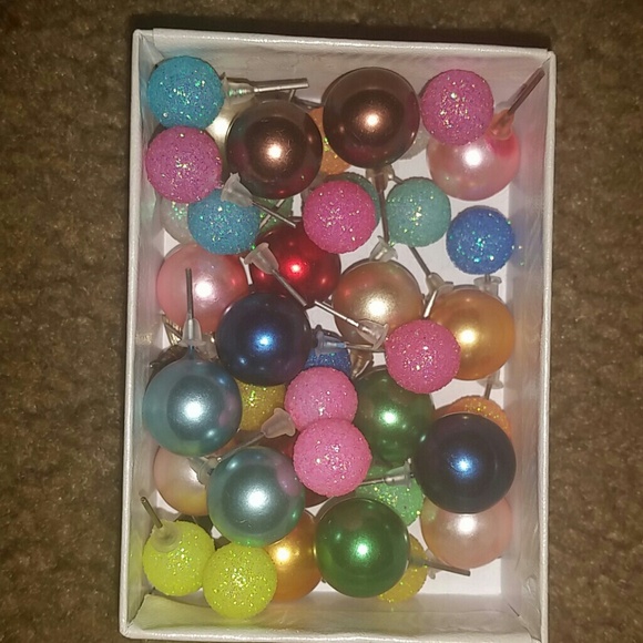 WHOLESALE : 28 pairs of colorful earrings