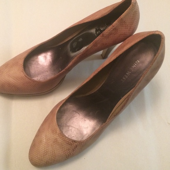 Nine West snake embossed leather pumps