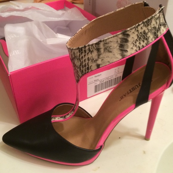 Black and pink JustFab pumps
