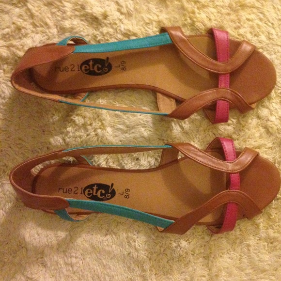 Sandals/flats